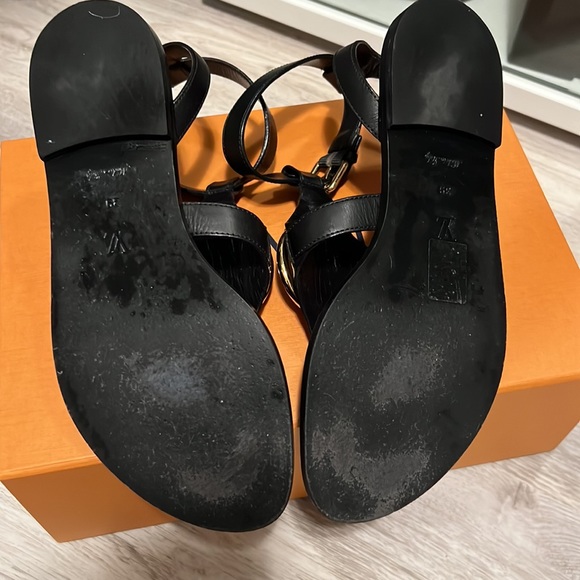 Louie Vuitton Sandals - Picture 5 of 10